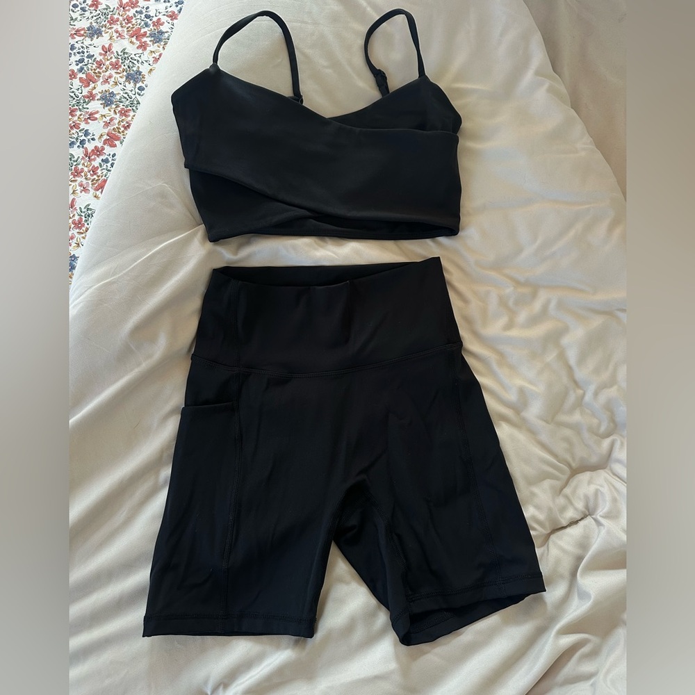 Adanola Workout Set -(Ultimate Wrapped Bra/Ultimate Ultra Cropped Pocket Shorts)